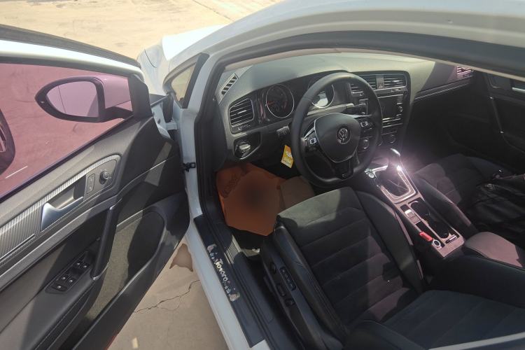 Used Volkswagen Golf 2018 230TSI Automatic Luxury Version
