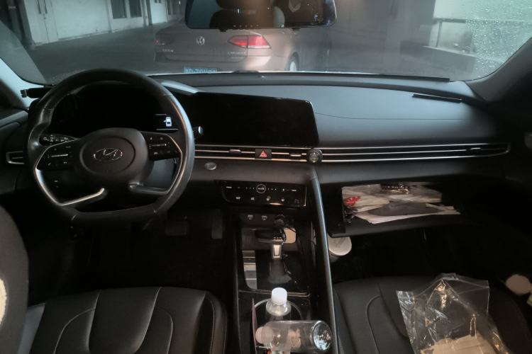 Used Hyundai Elantra 2021 1.5L CVT LUX Prestige Edition
