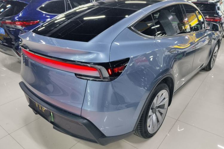 Used Tesla Model Y 2025 Long-Range All-Wheel-Drive Version