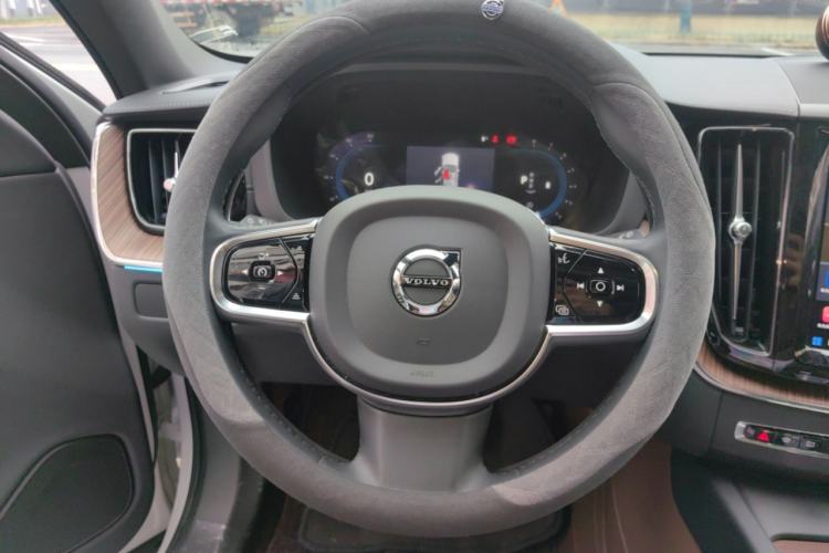 Used Volvo XC60 2024 B5 4x4 Smart Luxury Edition
