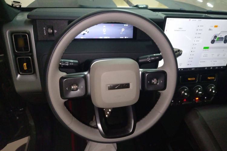 Used  V23 2025 501 Four-Wheel Drive Intelligent Driving Version
