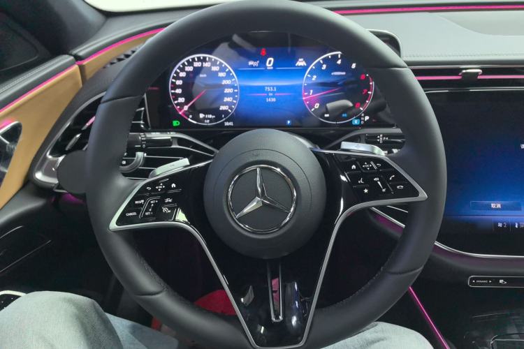 Used Mercedes-Benz E-Class 2025-Year Facelift E 260 L
