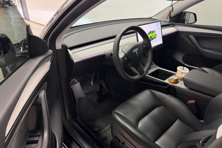 Used Tesla Model Y 2023 Long-Range All-Wheel-Drive Version