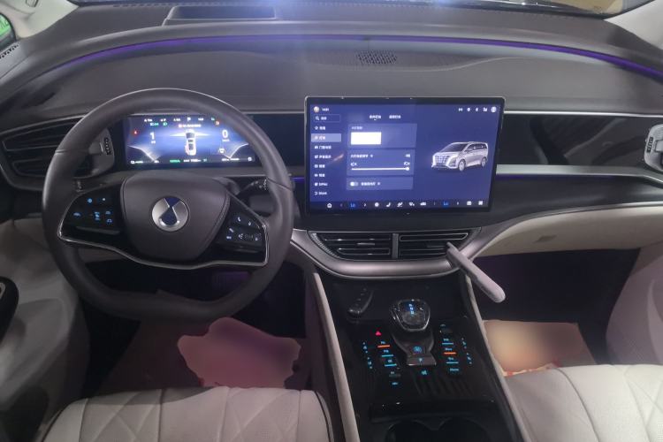 Used Denza D9 2024 DM-i 980 Four-Wheel Drive Flagship Model
