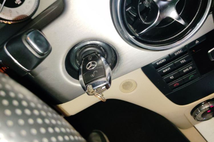 Used Mercedes-Benz GLK-Class 2015 GLK 260 4MATIC Dynamic Edition Ultimate Version
