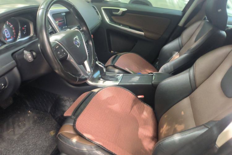 Used Volvo XC60 2015 T5 Smart Upgrade Model
