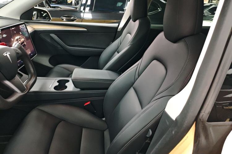 Used Tesla Model Y 2022 Long-Range All-Wheel-Drive Version
