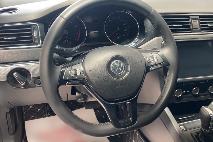 Used Volkswagen Sagitar 2017 230TSI Automatic Comfort Version
