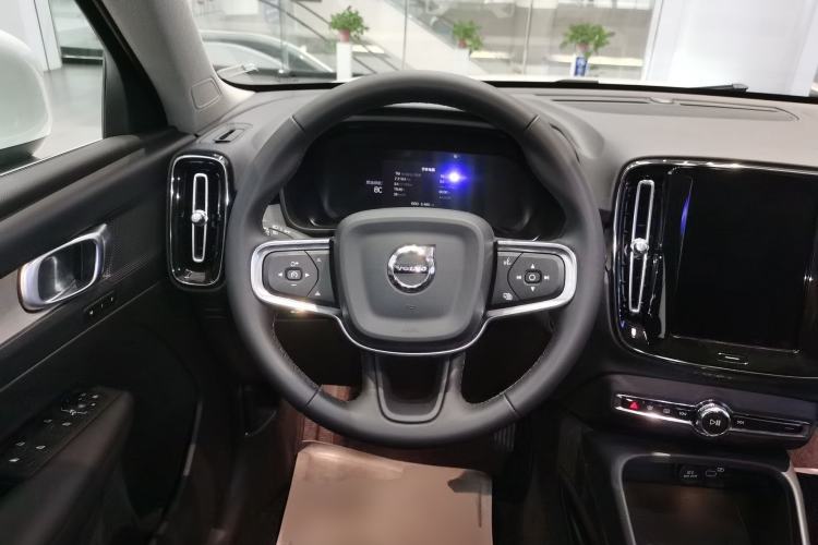 Used Volvo XC40 2024 B4 4x4 Smart Luxury Edition