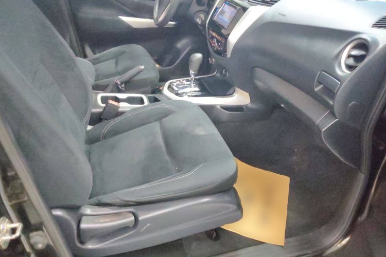 Used Nissan Navara 2017 2.5L Automatic 4x4 Luxury Edition QR25
