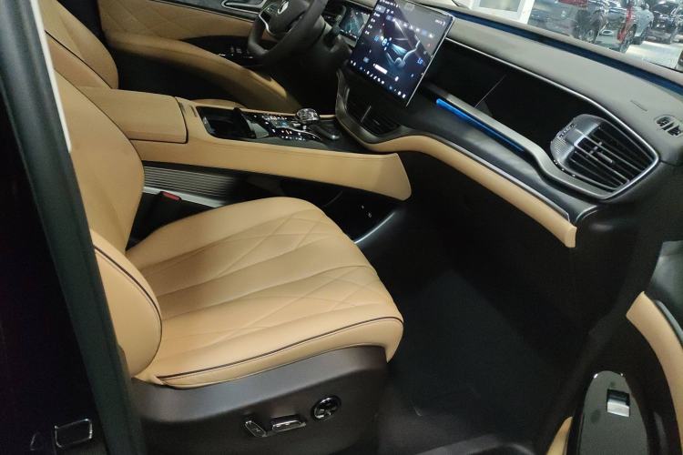 Used Denza D9 2024 DM-i 980 Four-Wheel Drive Prestige Model
