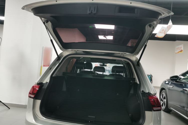 Used Volkswagen Tiguan L 2017 330TSI Automatic Two-Wheel Drive Luxury Edition