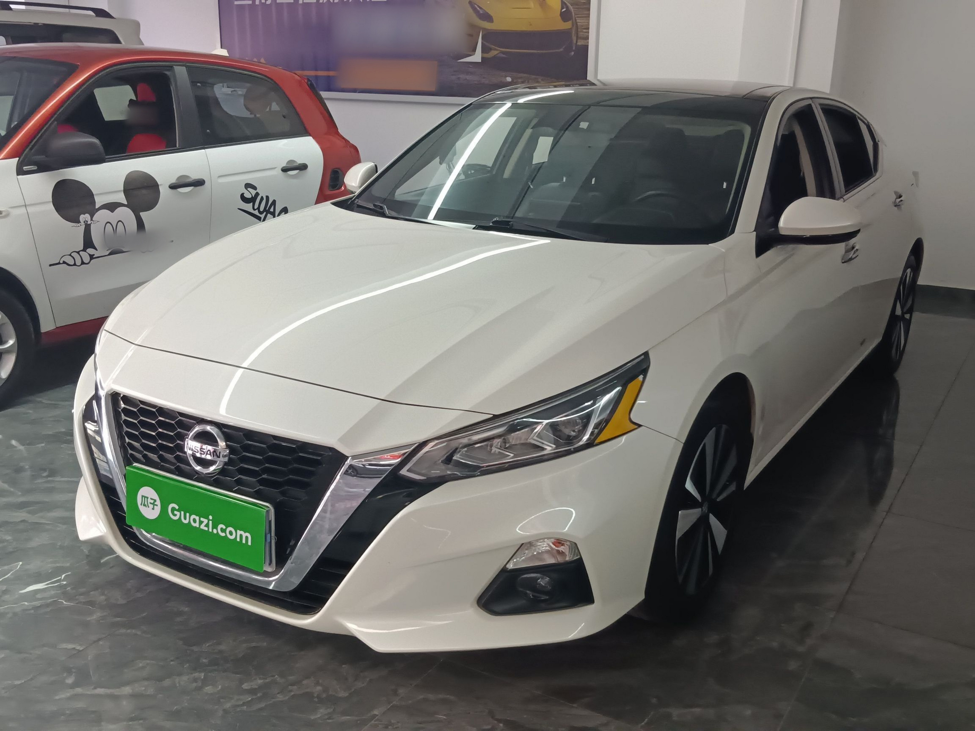 Под передней частью автомобиля