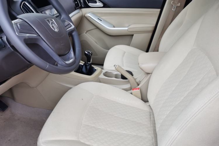 Used Baojun 730 2014 1.5L manual standard trim 7 seats
