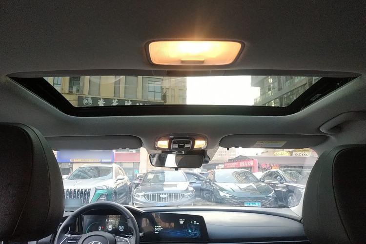 Used Hyundai Elantra 2023 1.5L CVT LUX Prestige Edition
