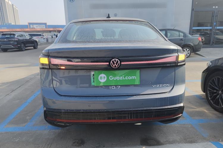 Used Volkswagen ID.7 VIZZION 2024 AIR model
