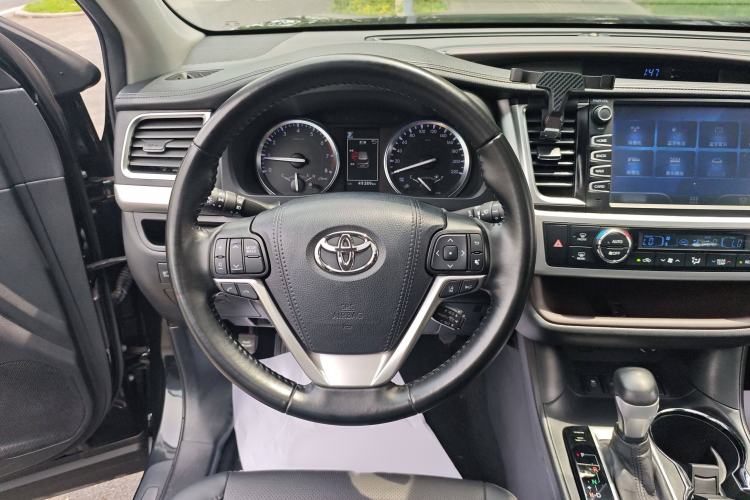 Used Toyota Highlander 2018 2.0T Two-Wheel Drive Luxury Edition 7 Seats China VI Standard
