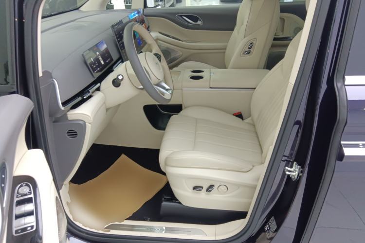 Used VOYAH Dream 2025 PHEV Four-Wheel-Drive Flagship Kunpeng Edition
