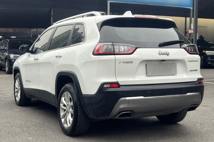 Used  Cherokee 2019 2.0T Two-Wheel Drive Smart Enjoyment Version China V
