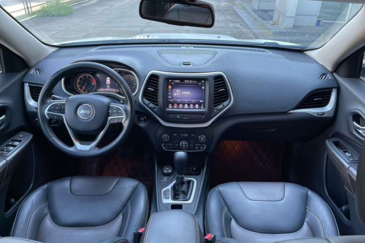 Used  Cherokee 2016 2.4L Professional Smart Version
