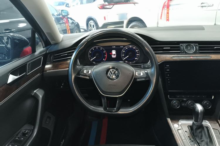 Used Volkswagen Magotan 2018 330TSI DSG Luxury Model
