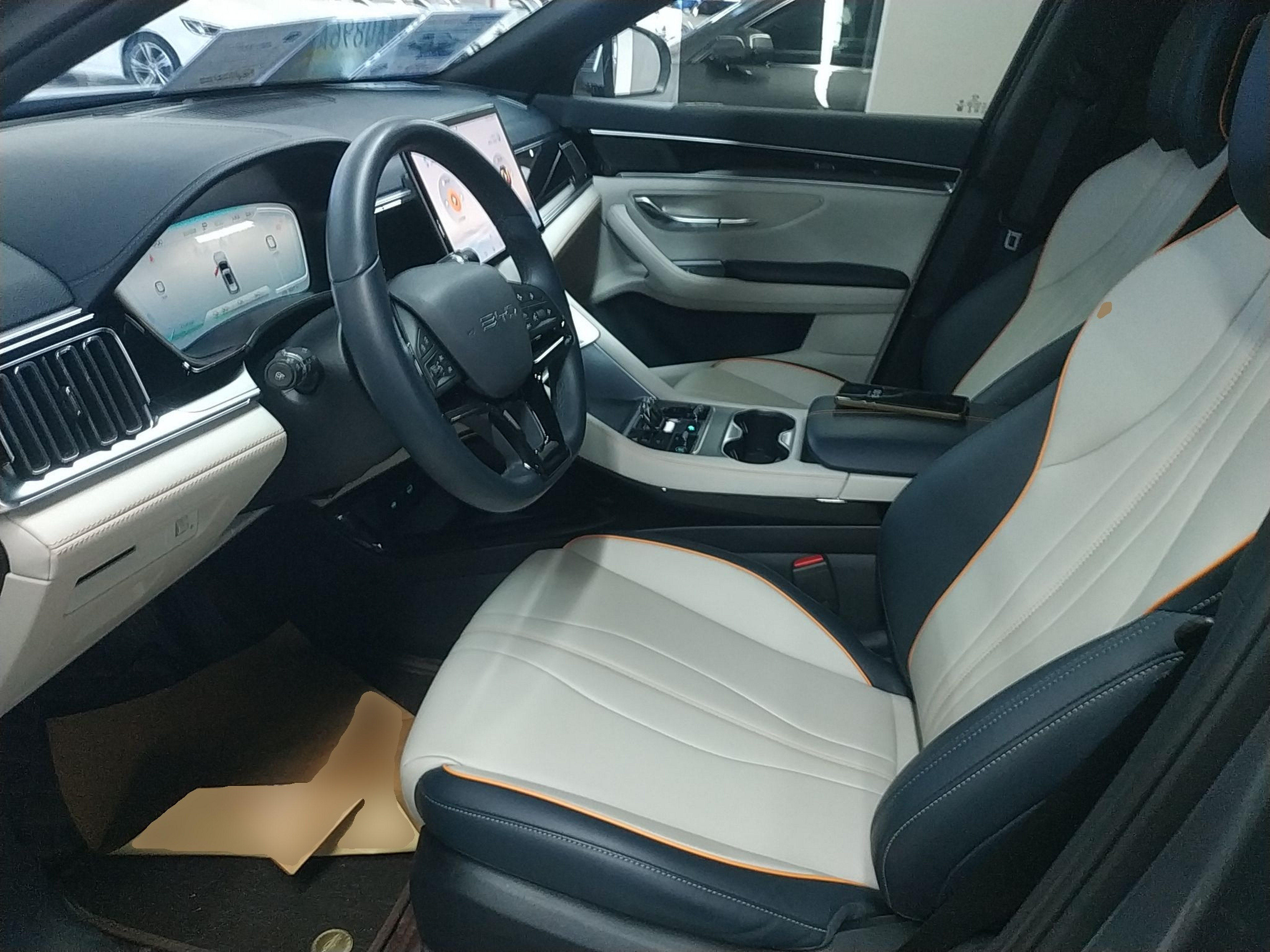 المقاعد الأمامية داخل السيارة