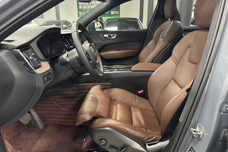 Used Volvo XC60 2022 B5 4x4 Smart Luxury Edition
