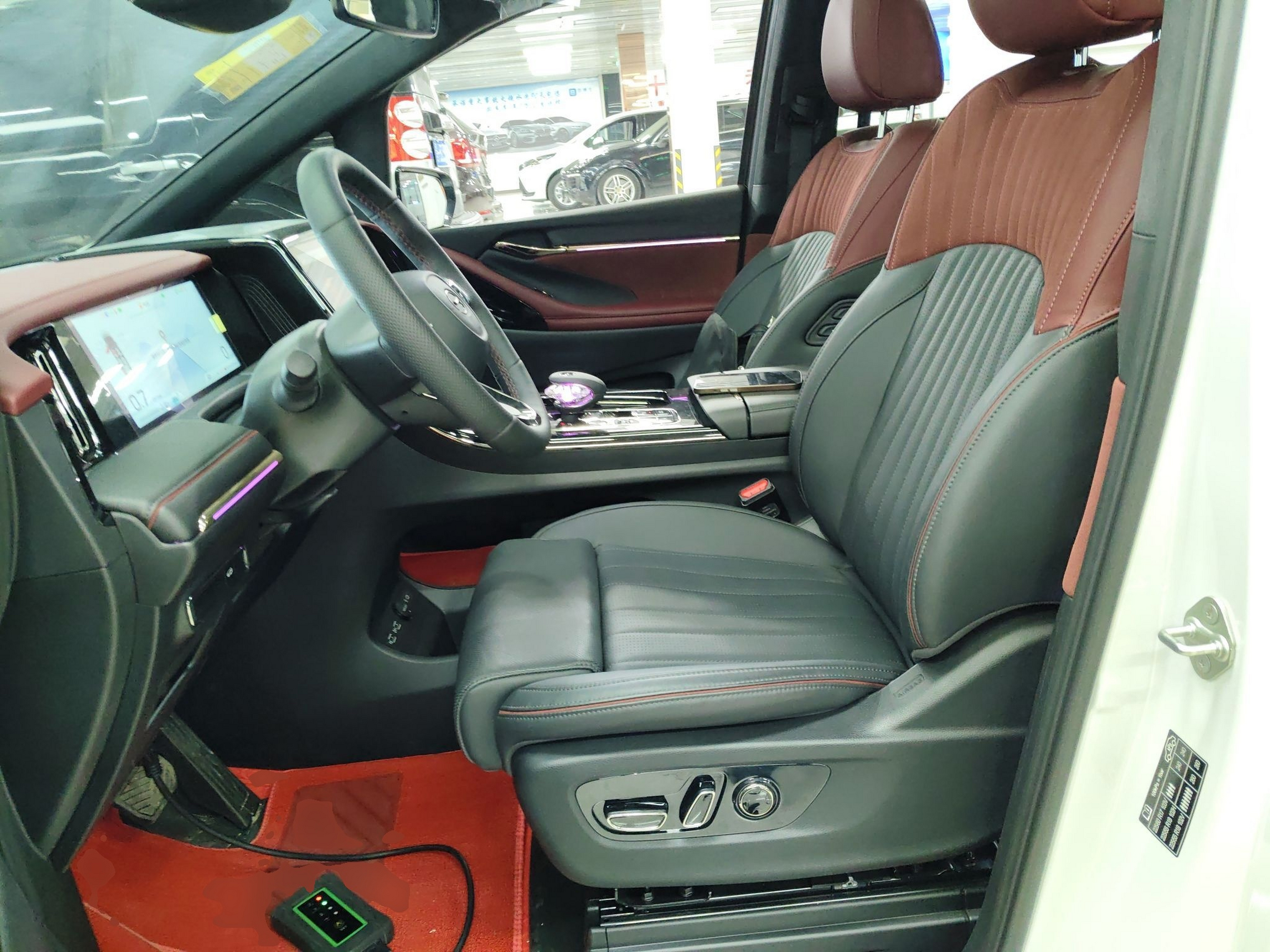 Переднее сиденье в автомобиле