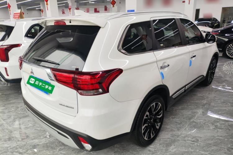 Used Mitsubishi Outlander 2020 2.4L 4x4 Zhi Xiang Edition 7-Seater