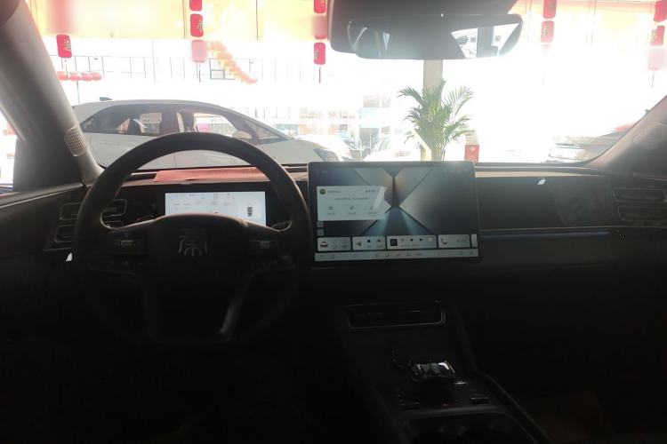 Used BYD Qin L 2025 DM-i Smart Drive 120KM Excellence Model