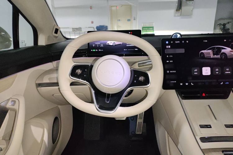 Used Hima Luxeed S7 2025 855 km Max
