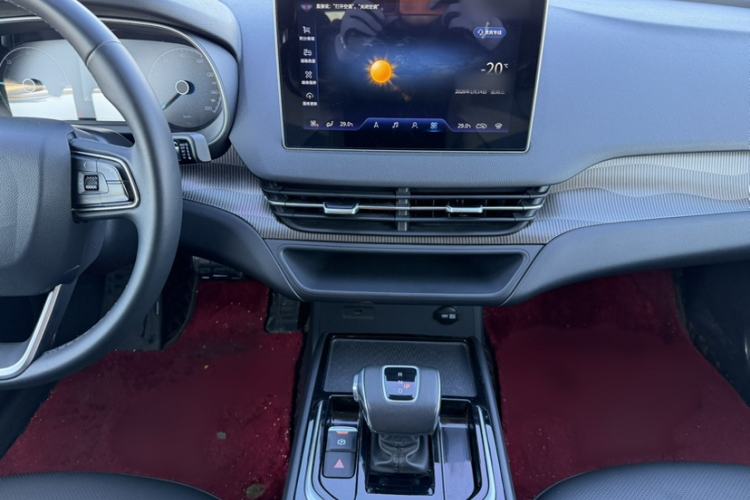 Used Hongqi E-QM5 2022 431 km Charge & Enjoy Edition
