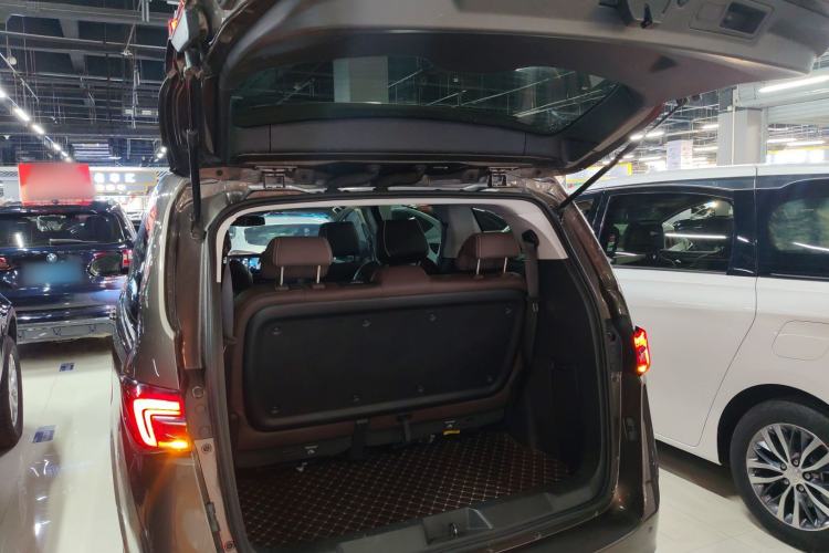 Used Buick GL8 2021 Land Cruiser Executive Class 652T Luxury Model
