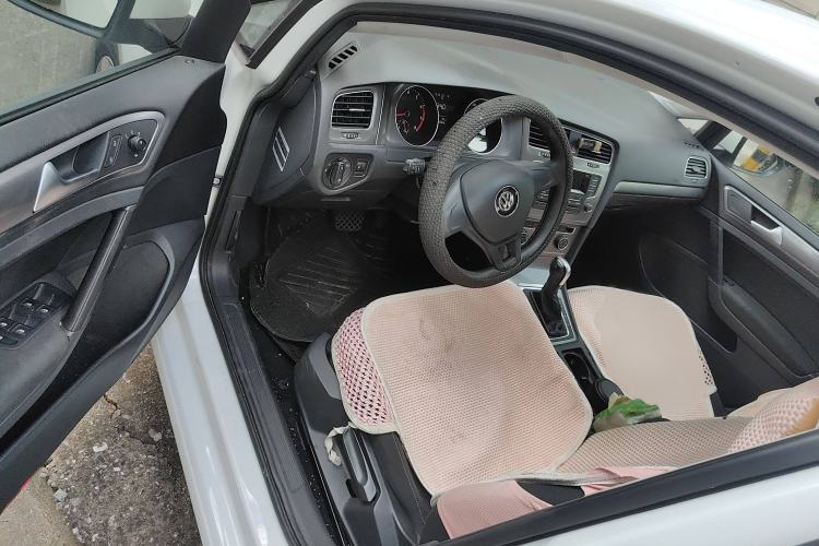 Used Volkswagen Golf 2015 1.6L Automatic Fashion Model
