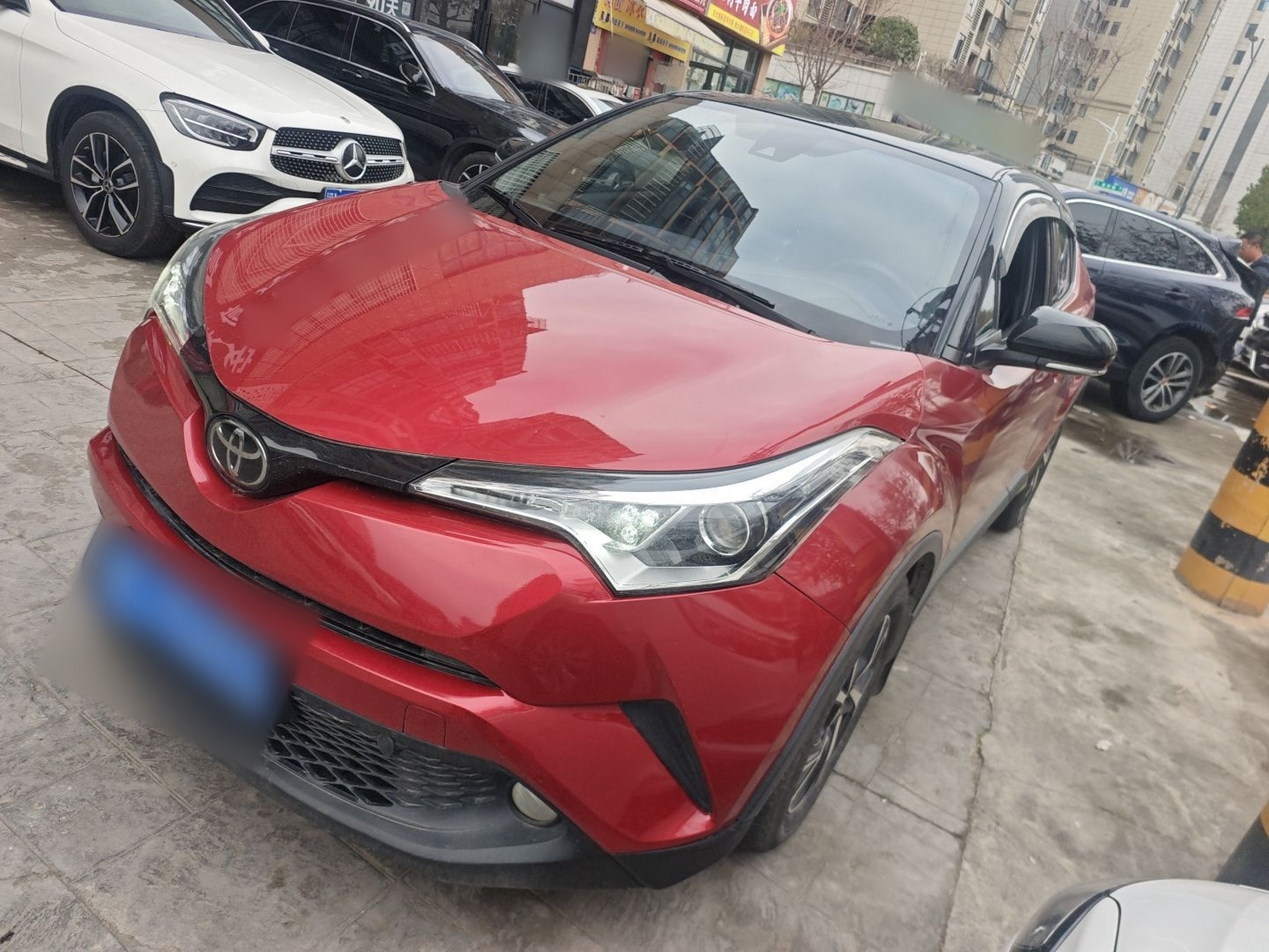 Под передней частью автомобиля