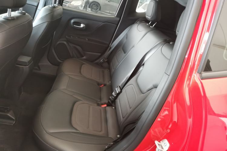 Used  Renegade 2019 220T Automatic Leading Edition