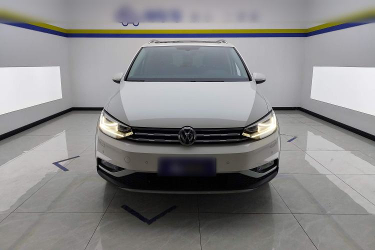 Used Volkswagen Touran 2018 Volkswagen Touran L 280TSI DSG Boundary Edition 7 Seats China VI Standard

