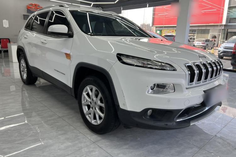 Used  Cherokee 2016 2.4L Professional Edition
