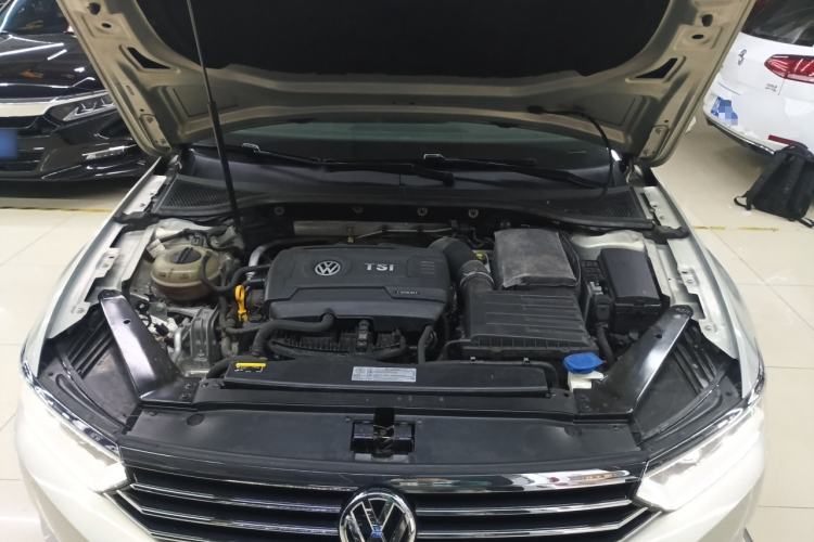 Used Volkswagen Magotan 2018 330TSI DSG Luxury Model
