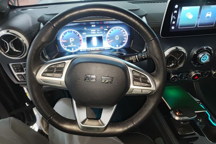 Used  BJ40 2023 2.0T Automatic Four-Wheel Drive Urban Hunter Edition Chivalrous Type
