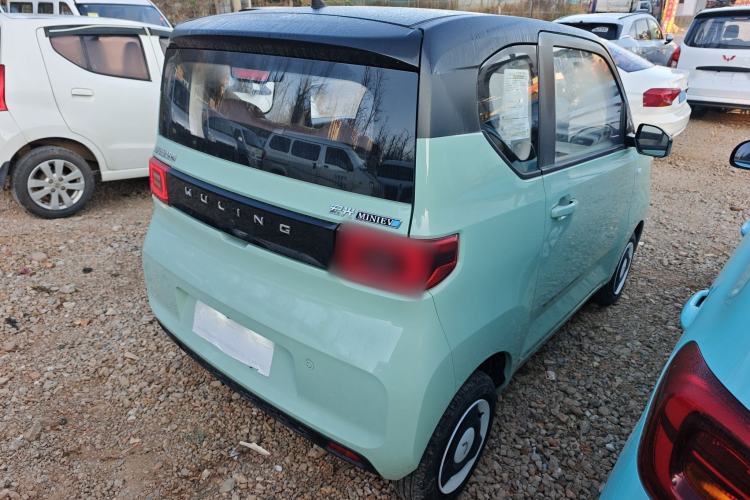 Used Wuling Hongguang MINIEV 2021 Macaron Sandwich Model 120 km Lithium NMC
