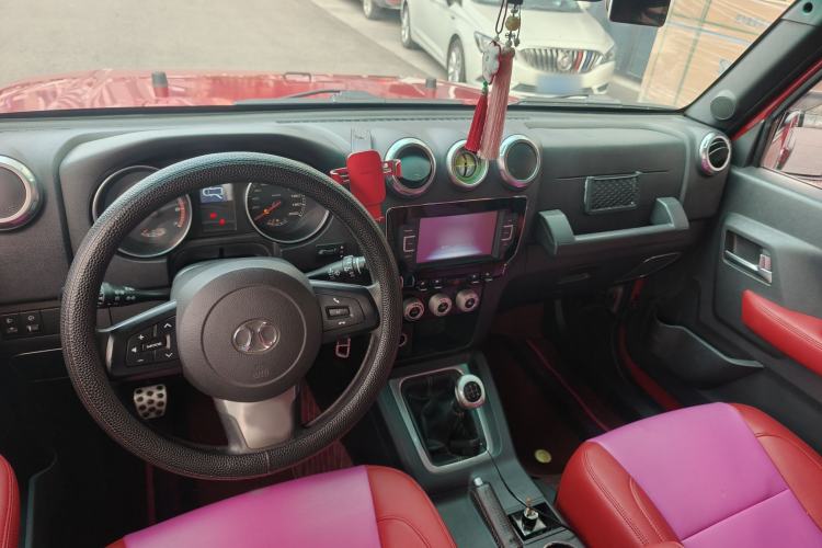 Used  BJ40 2016 40L 2.0T Manual Two-Wheel Drive Luxury Edition
