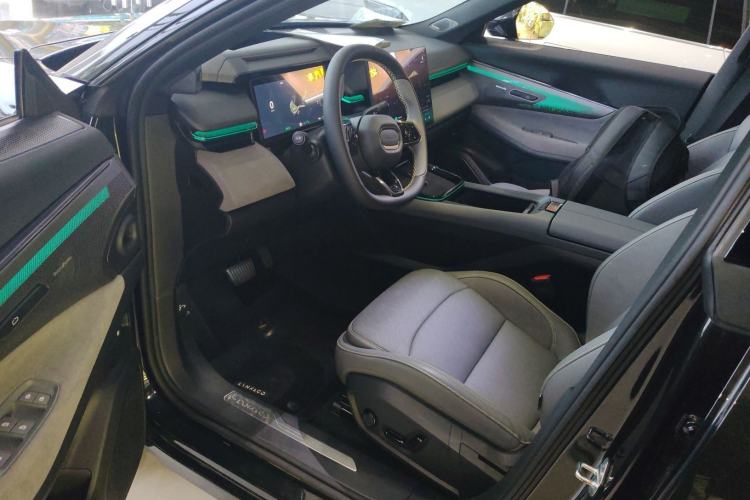 Used Lynk & Co 08 EM-P 2025 245km Ultra-Long Range Halo