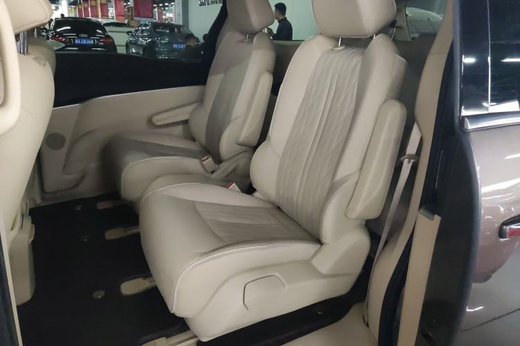 Used Buick GL8 2023 Facelifted Land Cruiser Executive Luxury Version
