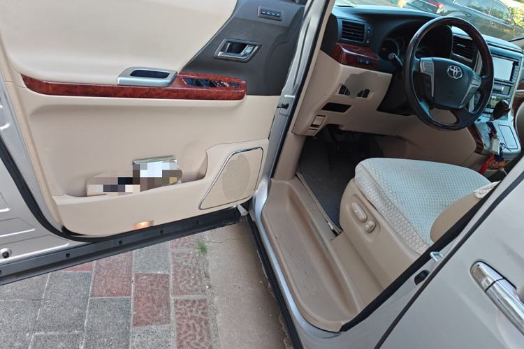 Used Toyota Alphard 2011 2.4L Luxury Edition
