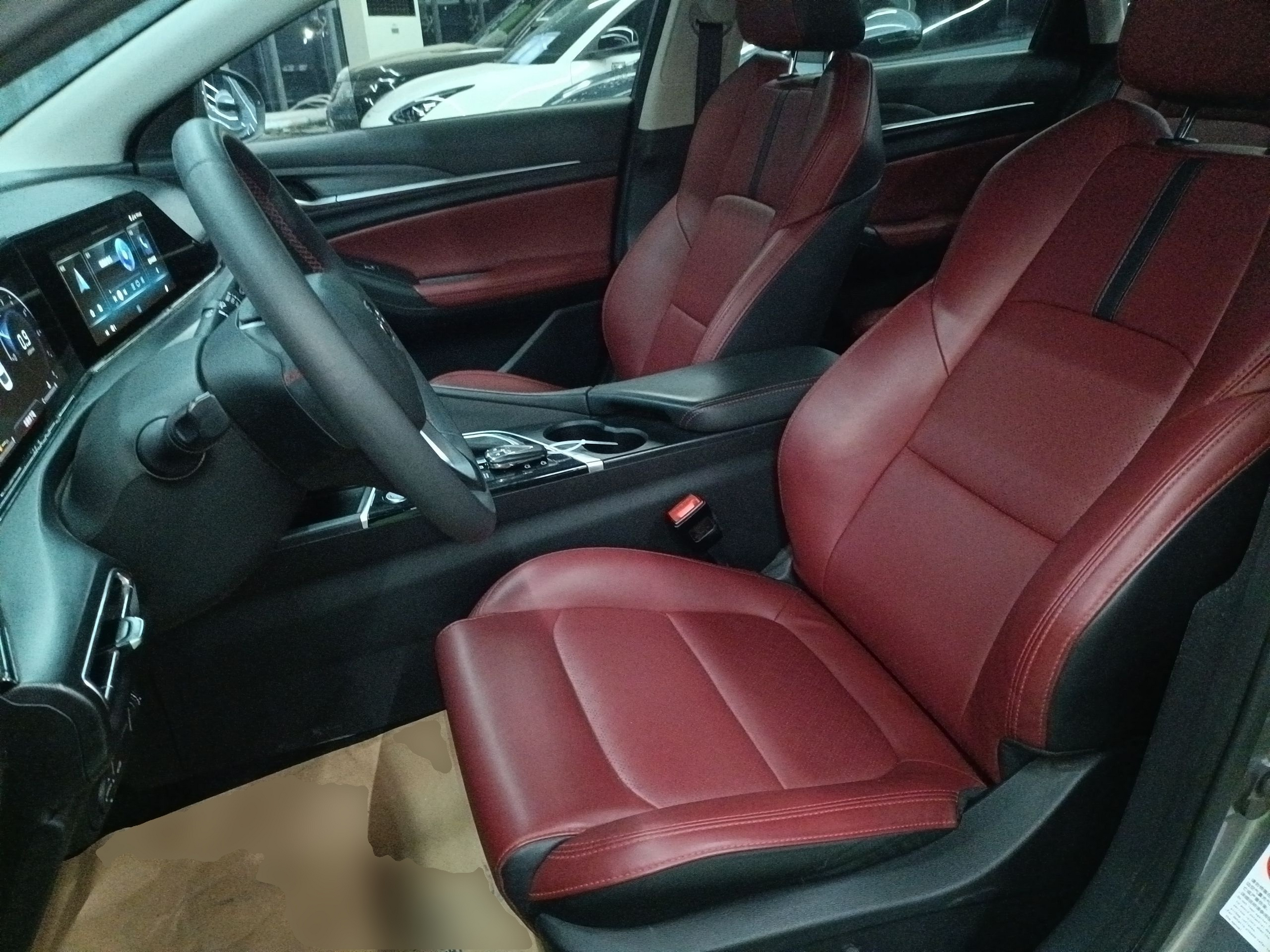 المقاعد الأمامية داخل السيارة