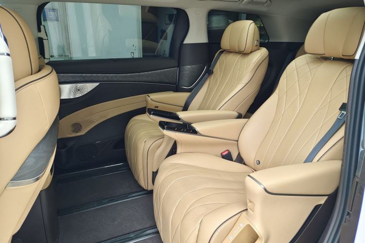 Used Denza D9 2024 DM-i 1050 Luxury Model