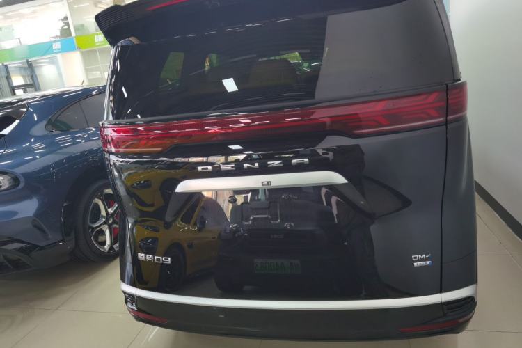 Used Denza D9 2025 DM-i Smart Drive 1100 Luxury Model