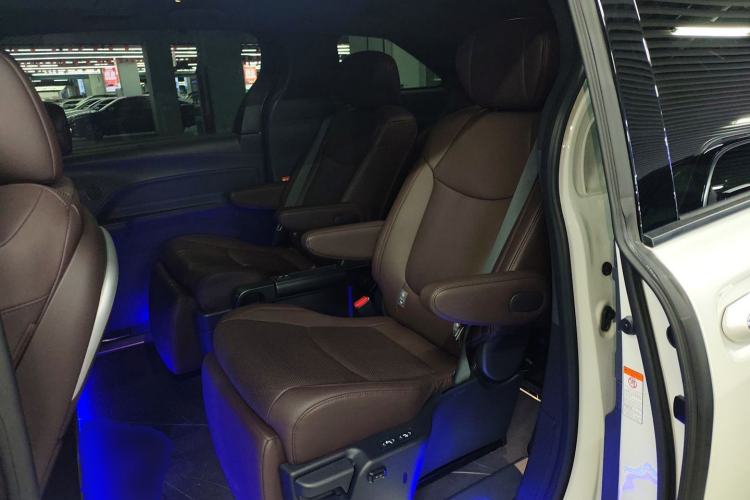 Used Toyota Granvia 2023 2.5L Hybrid Flagship VIP Edition