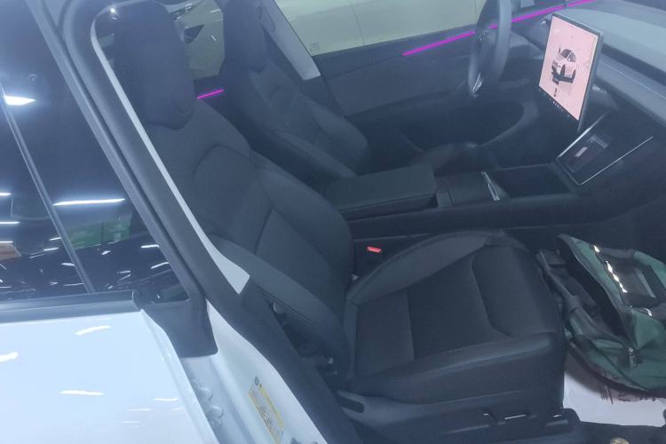 Used Tesla Model Y 2025 Rear-Wheel-Drive Version
